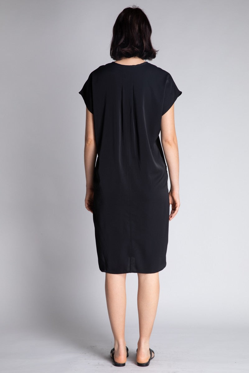 SHORT SLEEVES TUNIC STYLE DRESS WITH BUTTON-UP NECKLINE -BLACK-